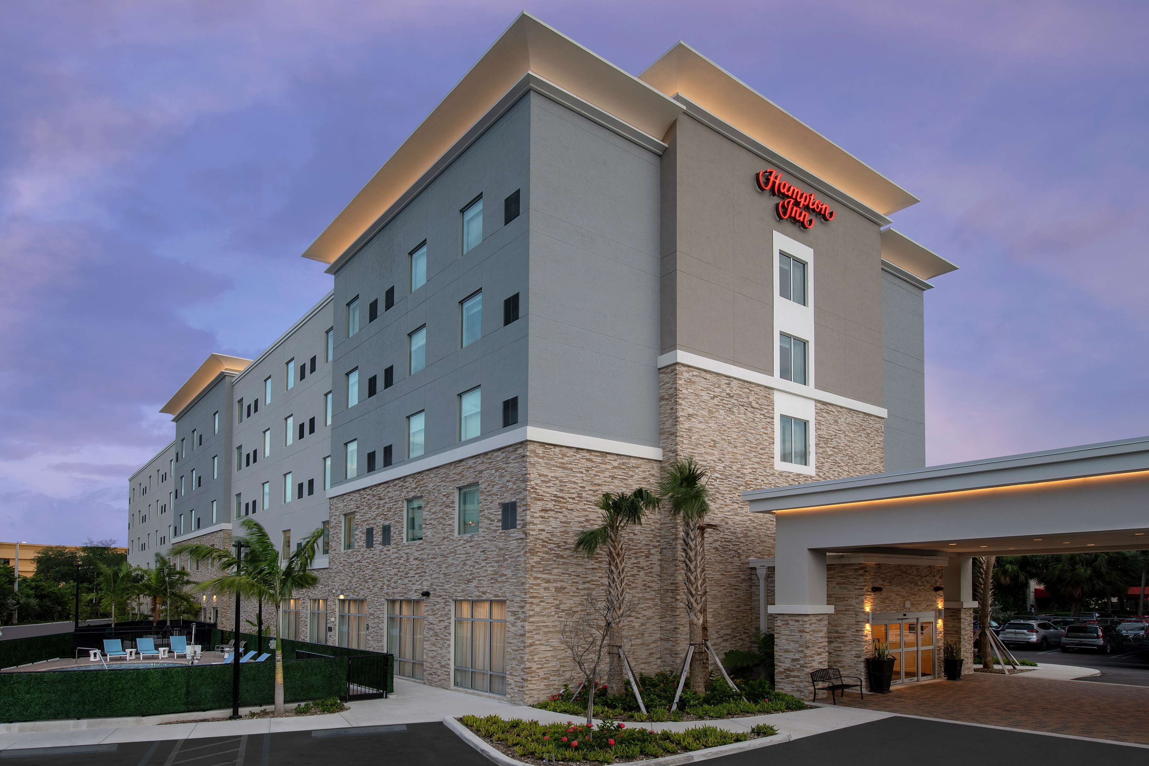 Hotel entrance at Hampton Inn Miami Airport East