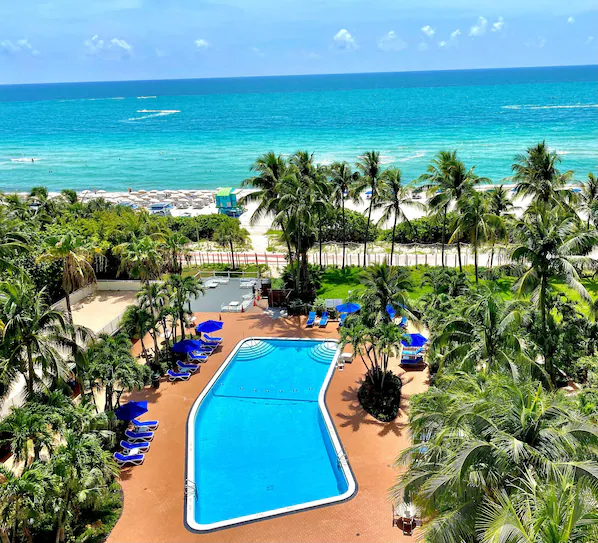 Pool and beachfront at Radisson Resort Miami Beach